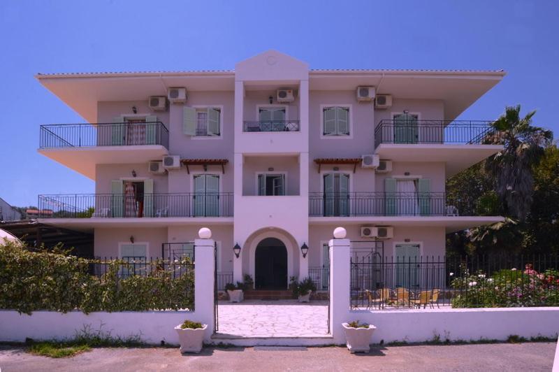 Lola'S Apartments 3 Dassia  Exterior foto